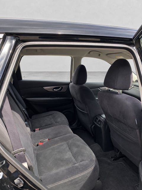 Rear seats of the Nissan X-Trail T32 with grey fabric upholstery and seat belts visible